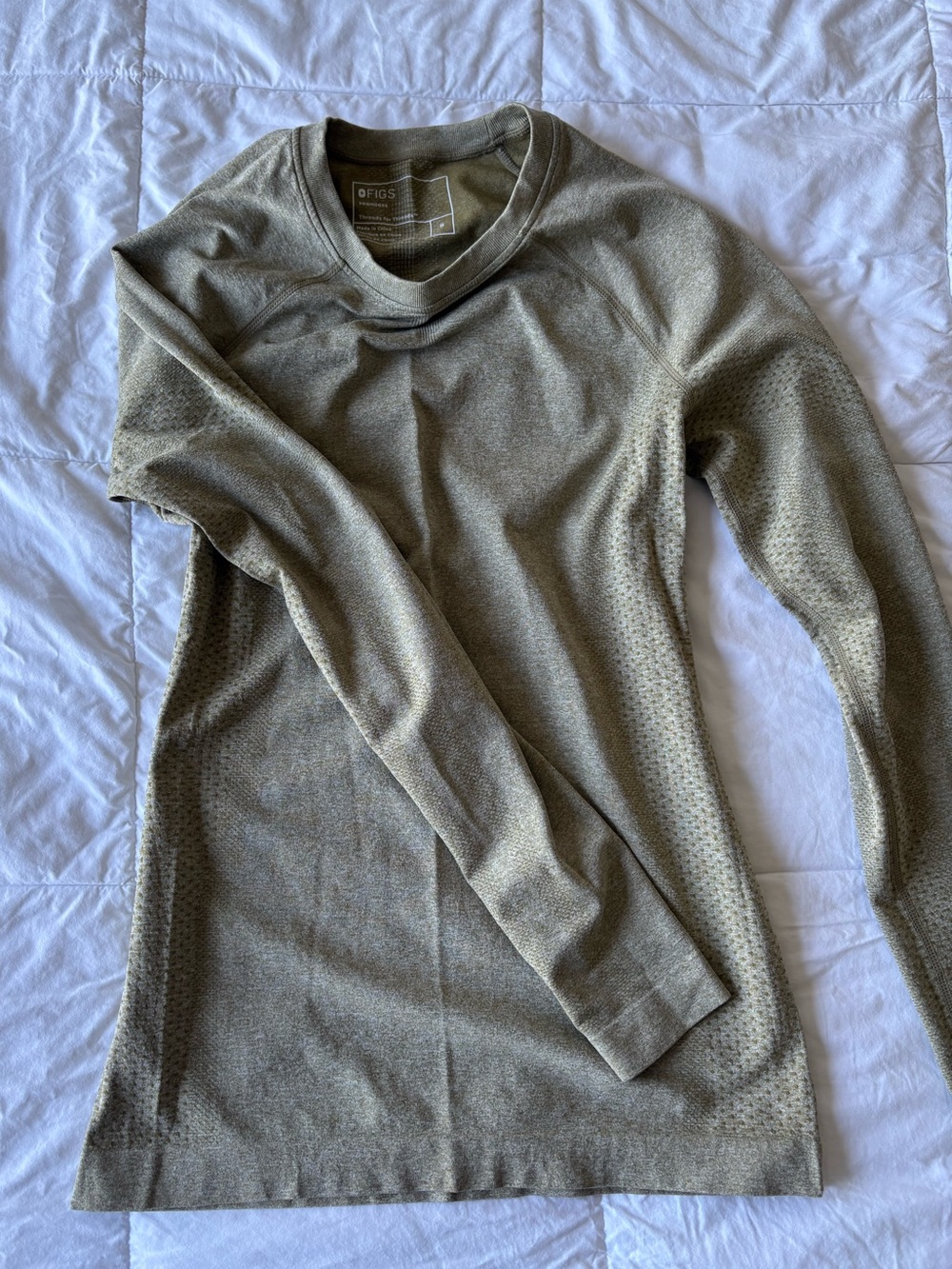 Figs moss/olive salta long sleeve